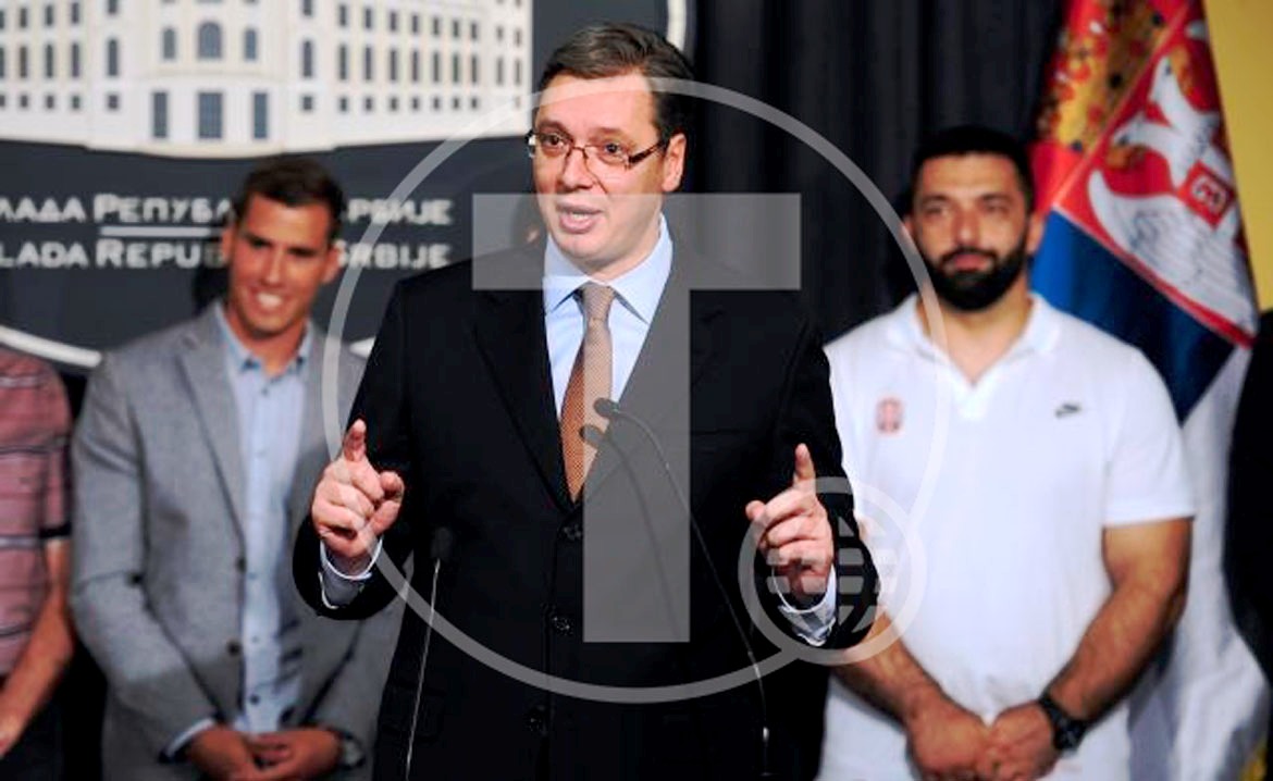 Beograd, 12. jul 2016.- Predsednik Vlade Srbije Aleksandar Vucic (S) primio je danas atleticare koju su ostvarili izuzetne rezultate na Evropskom prvenstvu u Holandiji. FOTO TANJUG/ TANJA VALIC/ nr