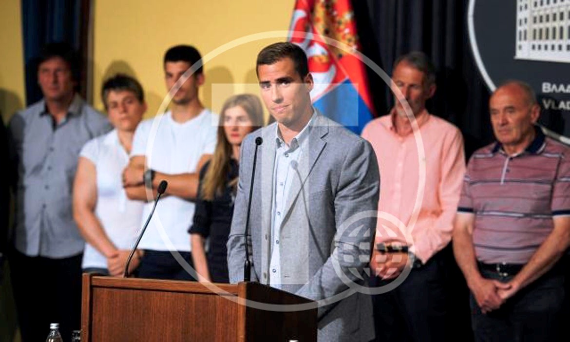 Beograd, 12. jul 2016.- Srpski atleticar, desetobojac, osvajac bronzane medalje na Evropskom prvenstvu u Amsterdamu, Mihail Dudas (S), govori na prijemu u zgradi Vlade Srbije. Predsednik Vlade Srbije Aleksandar Vucic i ministar omladine i sporta Vanja Udovicic primili su danas atleticare koju su ostvarili izuzetne rezultate na Evropskom prvenstvu u Holandiji. FOTO TANJUG/ TANJA VALIC/ nr