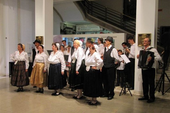 Танци, обичаї и шпиванка означели вчерайши Днї рускей култури