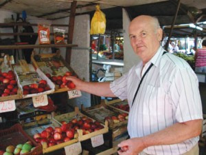TOTU SID JANKO HNATKO PRODAJE BRESKVE