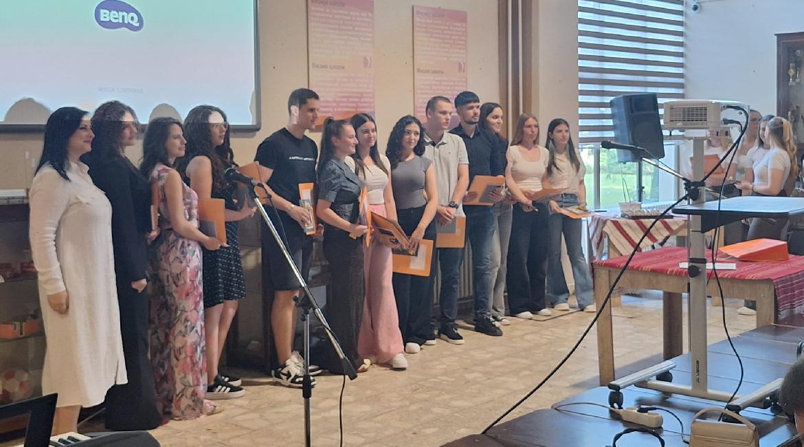 09 2026-06-17 RK Dodzeljiovanje diplomoh maturantom ANM (3)